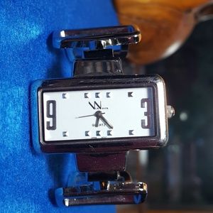 WiaNova women's quartz watch